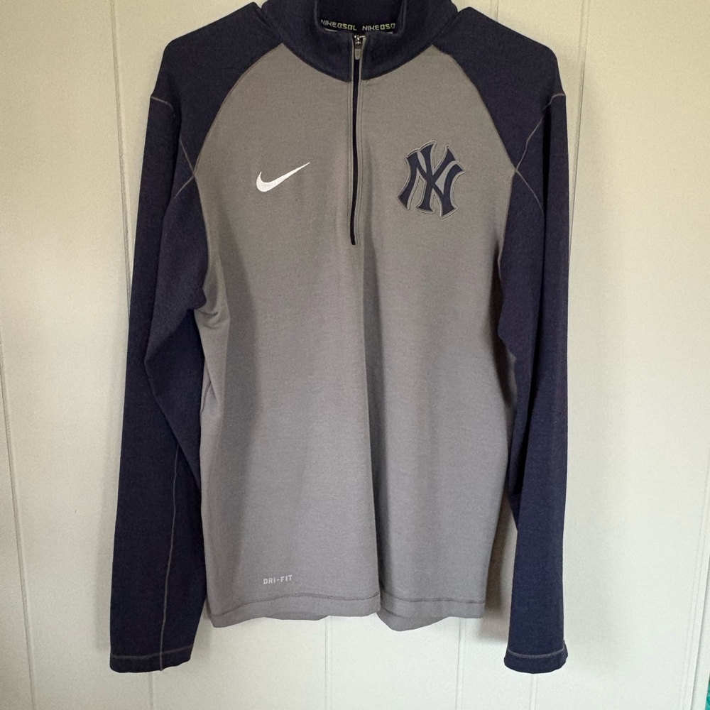 Nike Gray and Black Men's Sweatshirt